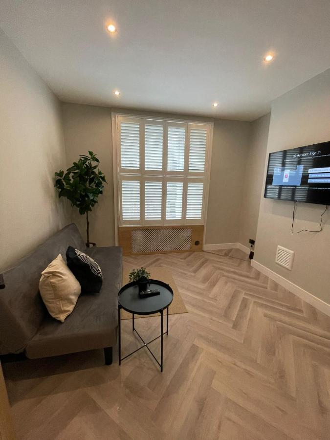 Apartamento Luxury 2 Bed 1 Bath In By Graceful *