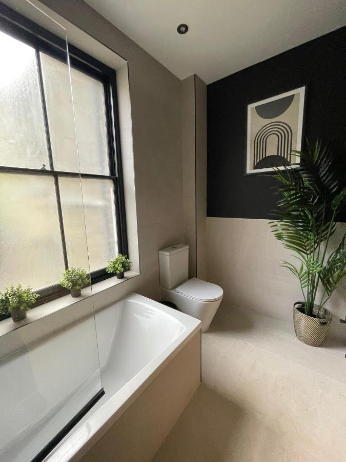 Luxury 2 Bed 1 Bath In By Graceful * Londres